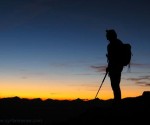 silhouette_randonneur_apres_coucher_de_soleil